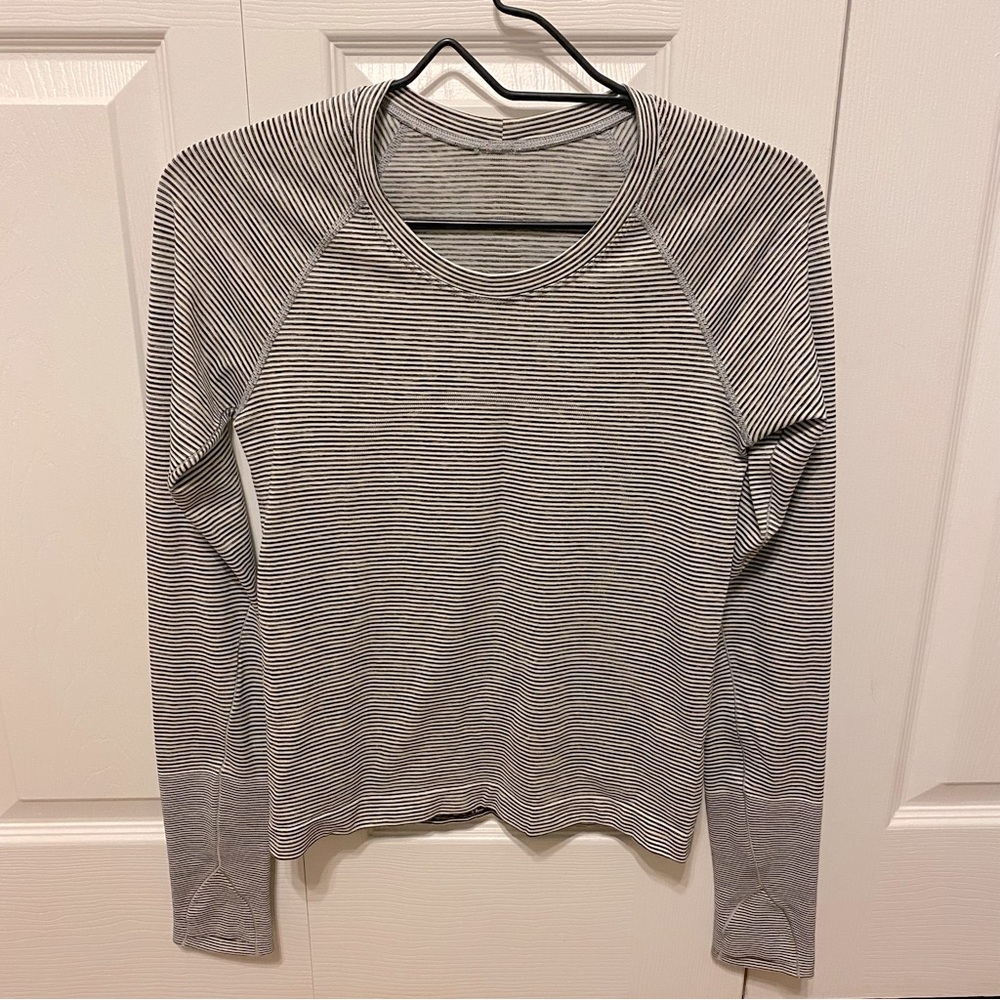 Lululemon black and white striped race length swiftly tech long sleeve top, sz 6